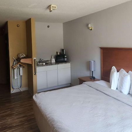 Governors Inn A Travelodge By Wyndham Пиер Екстериор снимка