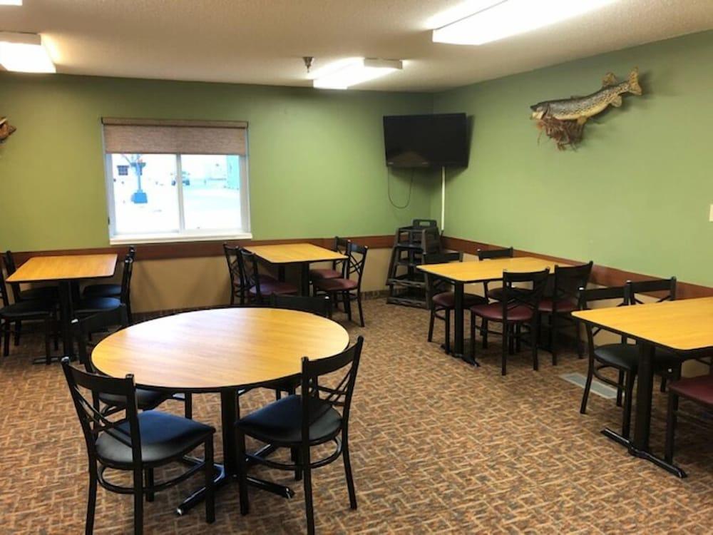 Governors Inn A Travelodge By Wyndham Пиер Екстериор снимка
