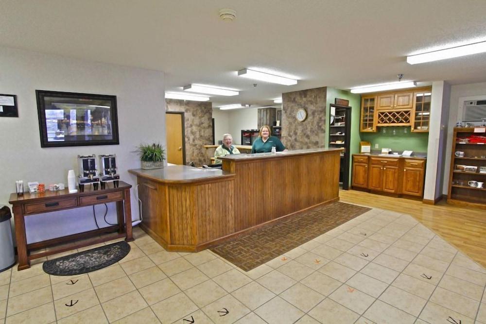 Governors Inn A Travelodge By Wyndham Пиер Екстериор снимка