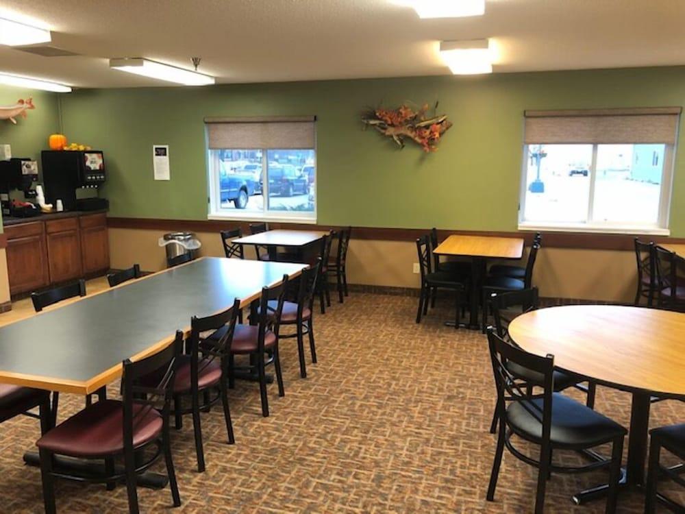 Governors Inn A Travelodge By Wyndham Пиер Екстериор снимка