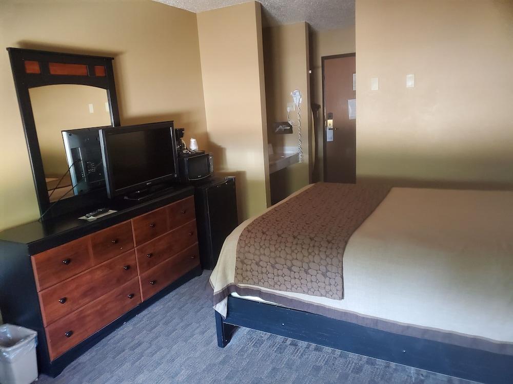 Governors Inn A Travelodge By Wyndham Пиер Екстериор снимка