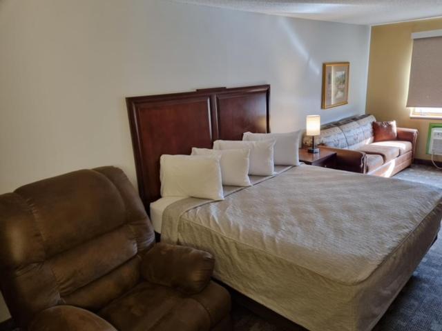 Governors Inn A Travelodge By Wyndham Пиер Екстериор снимка