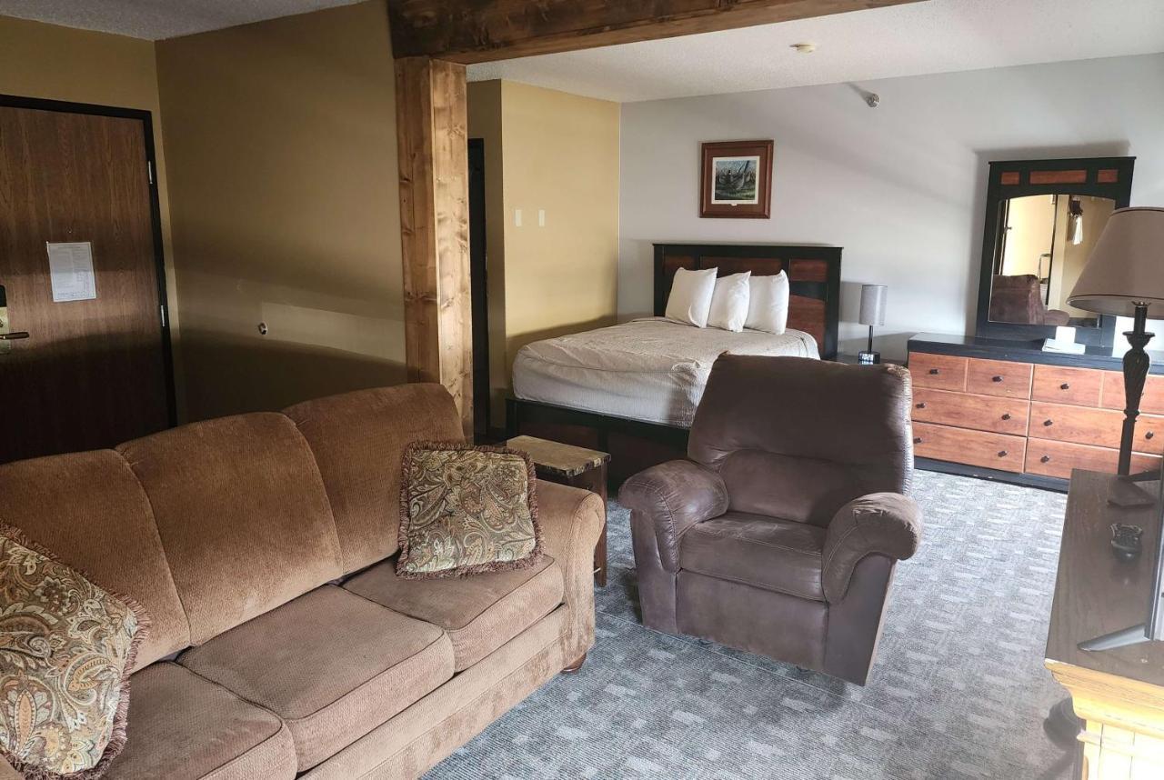 Governors Inn A Travelodge By Wyndham Пиер Екстериор снимка
