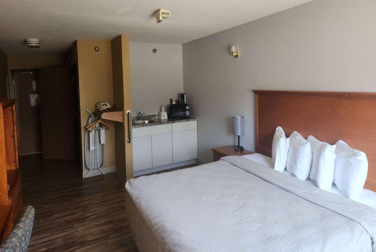 Governors Inn A Travelodge By Wyndham Пиер Екстериор снимка