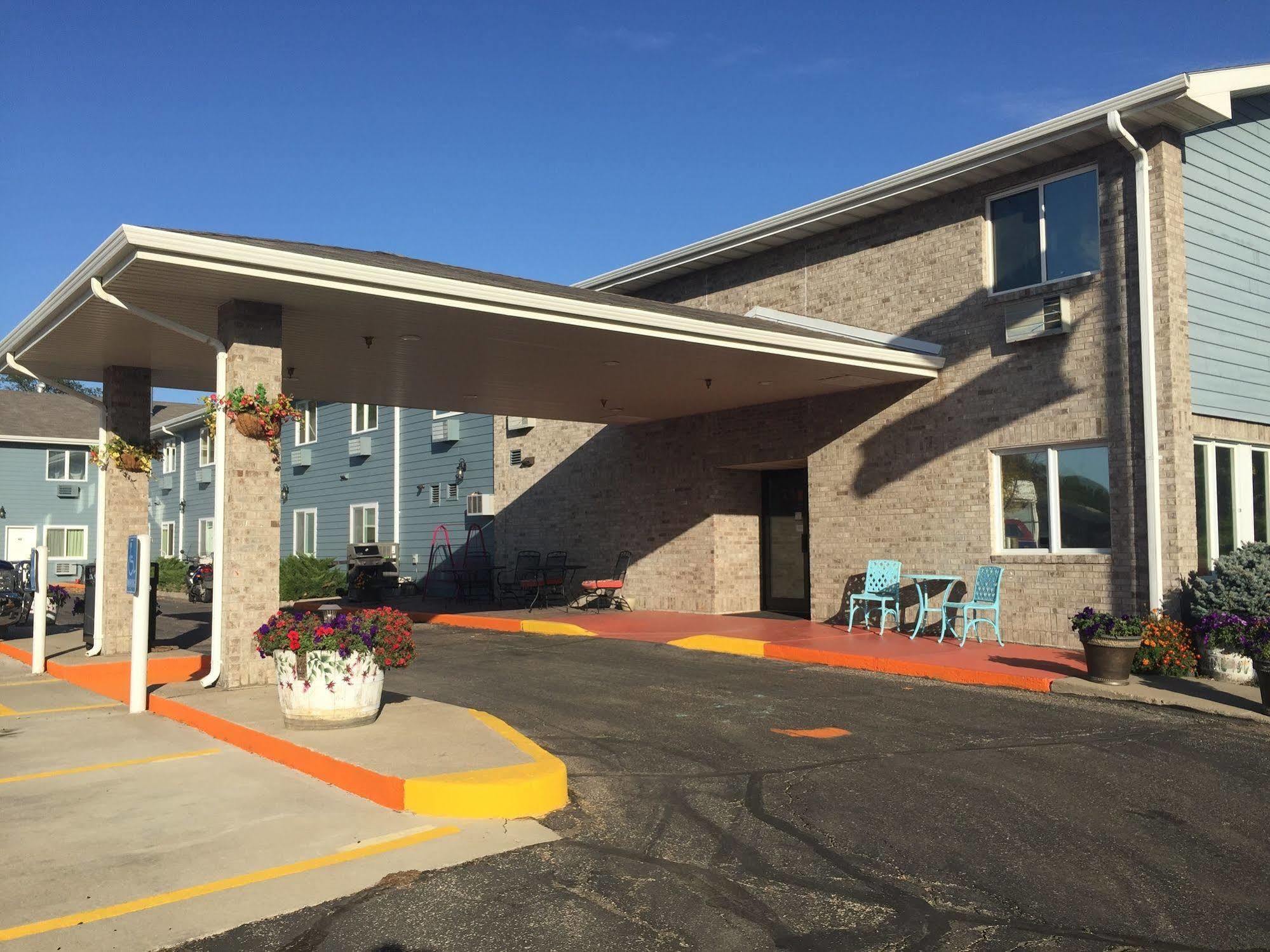 Governors Inn A Travelodge By Wyndham Пиер Екстериор снимка