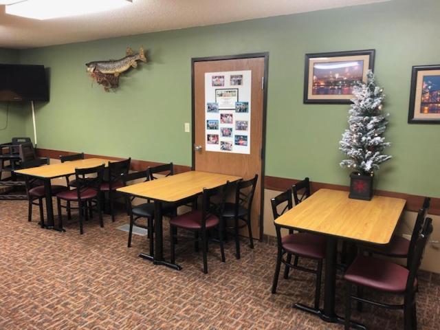 Governors Inn A Travelodge By Wyndham Пиер Екстериор снимка