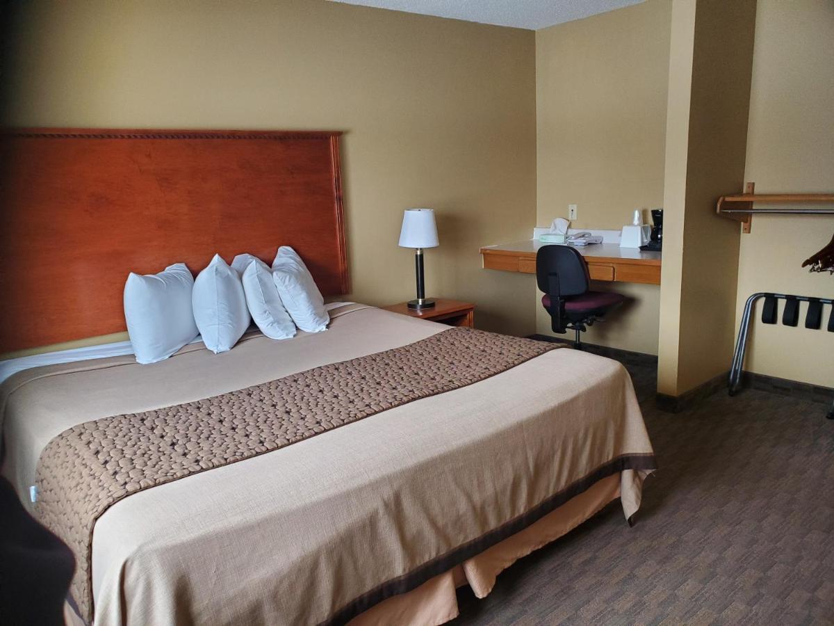 Governors Inn A Travelodge By Wyndham Пиер Екстериор снимка